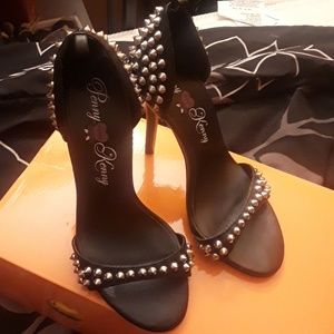 Penny loves Kenny studded heels